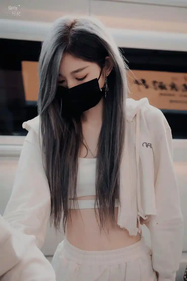 Cute Mask Girl DP