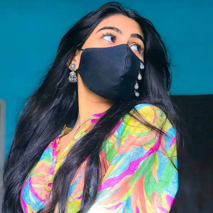 hot mask girl pics