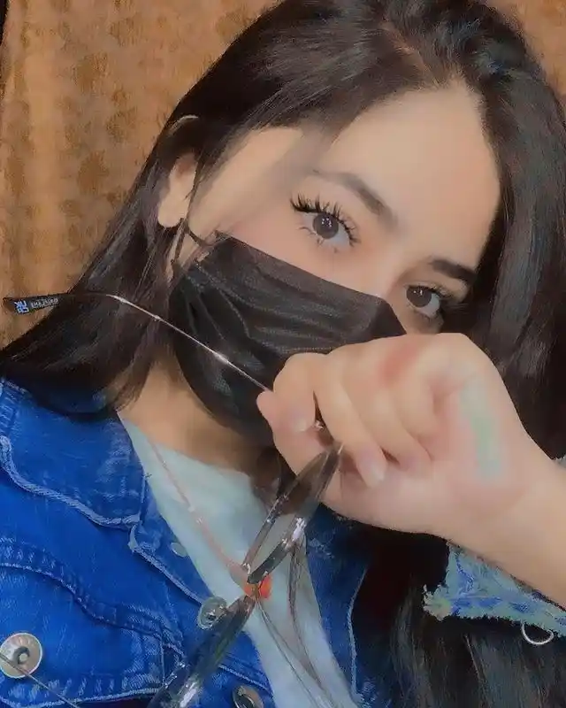 Stylish Mask Girl DP